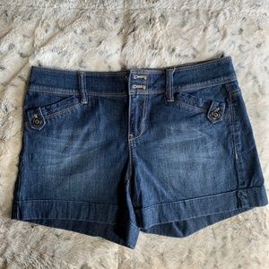 White House Black Market Denim Shorts Blanc Size 2